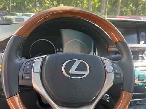 Used 2013 Lexus ES 300h w/ Luxury Pkg FWD image 13