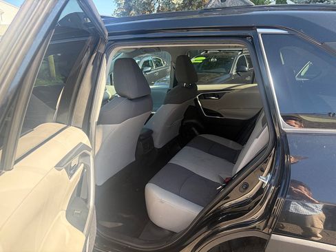 Used 2020 Toyota RAV4 XLE AWD/4WD image 15