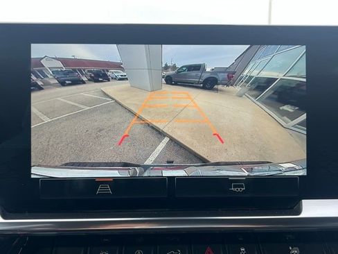 Used 2025 GMC Sierra 1500 SLT image 13