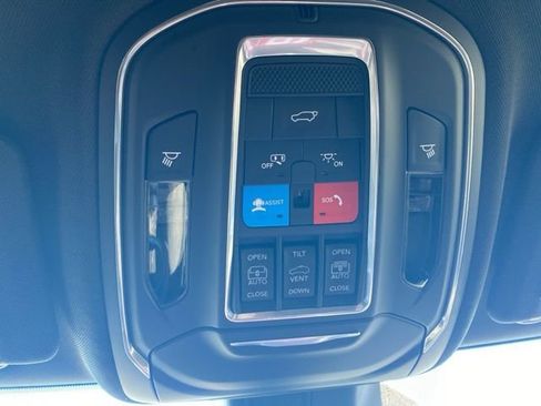 New 2025 Jeep Grand Cherokee Limited image 36