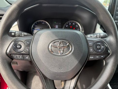 Certified 2021 Toyota RAV4 XLE AWD/4WD image 31