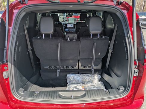 New 2026 Chrysler Pacifica Select FWD image 25