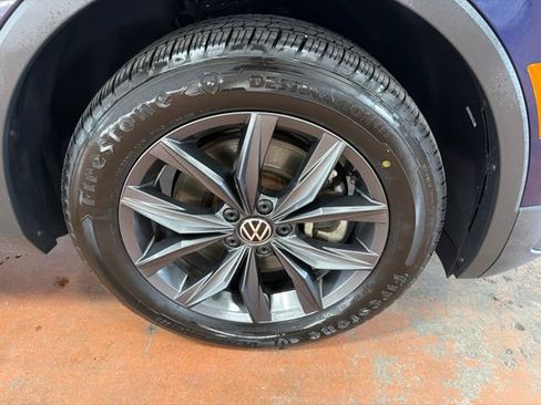Used 2023 Volkswagen Tiguan SE AWD/4WD image 8