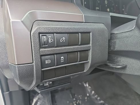 Certified 2024 Toyota Tacoma SR5 image 18