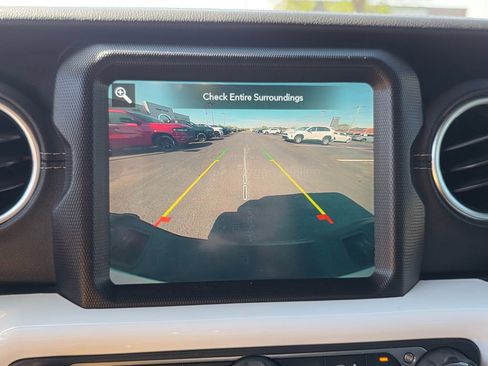 Used 2020 Jeep Gladiator Overland AWD/4WD image 25