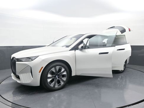 New 2026 BMW iX xDrive45 AWD/4WD image 40