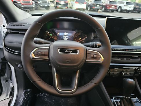 New 2026 Jeep Compass Latitude image 23