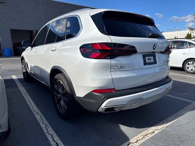 Used 2024 BMW X5 sDrive40i w/ Parking Assistance Package RWD image 2
