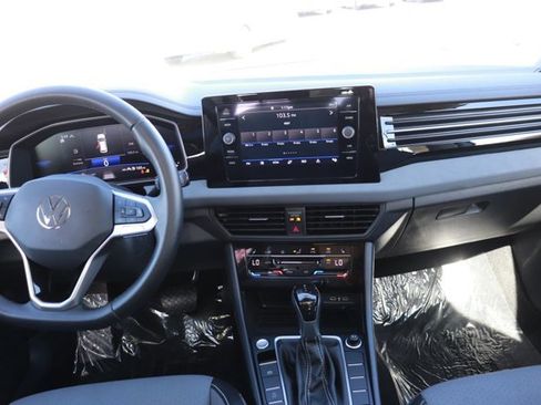 Used 2025 Volkswagen Jetta SE image 14