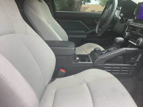 Certified 2025 Toyota 4Runner SR5 AWD/4WD image 3
