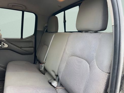 Used 2019 Nissan Frontier SV image 10