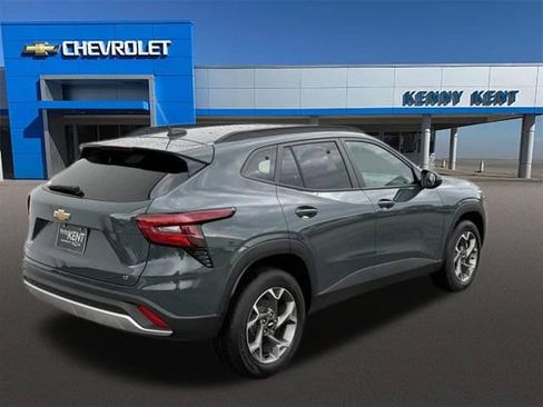 Certified 2026 Chevrolet Trax LT FWD image 5