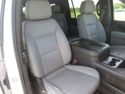 Used 2022 GMC Yukon XL SLT w/ SLT Premium Package AWD/4WD image 9