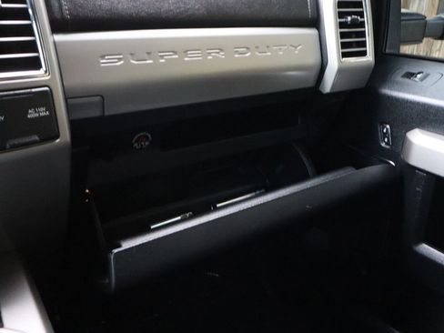 Used 2017 Ford F250 Lariat w/ Lariat Value Package image 36