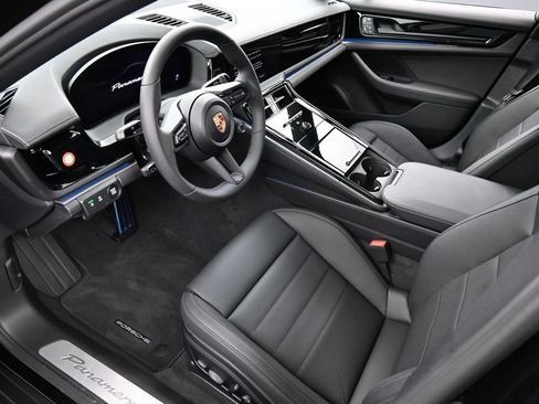 Certified 2025 Porsche Panamera 4 AWD/4WD image 4