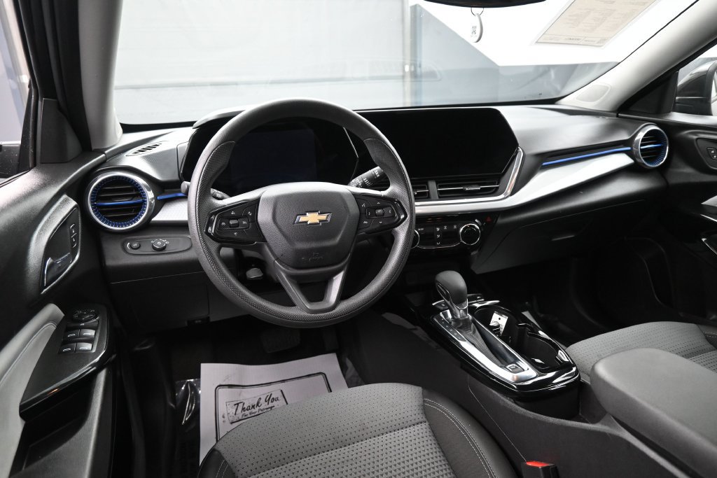 Used 2024 Chevrolet Trax LT FWD image 23