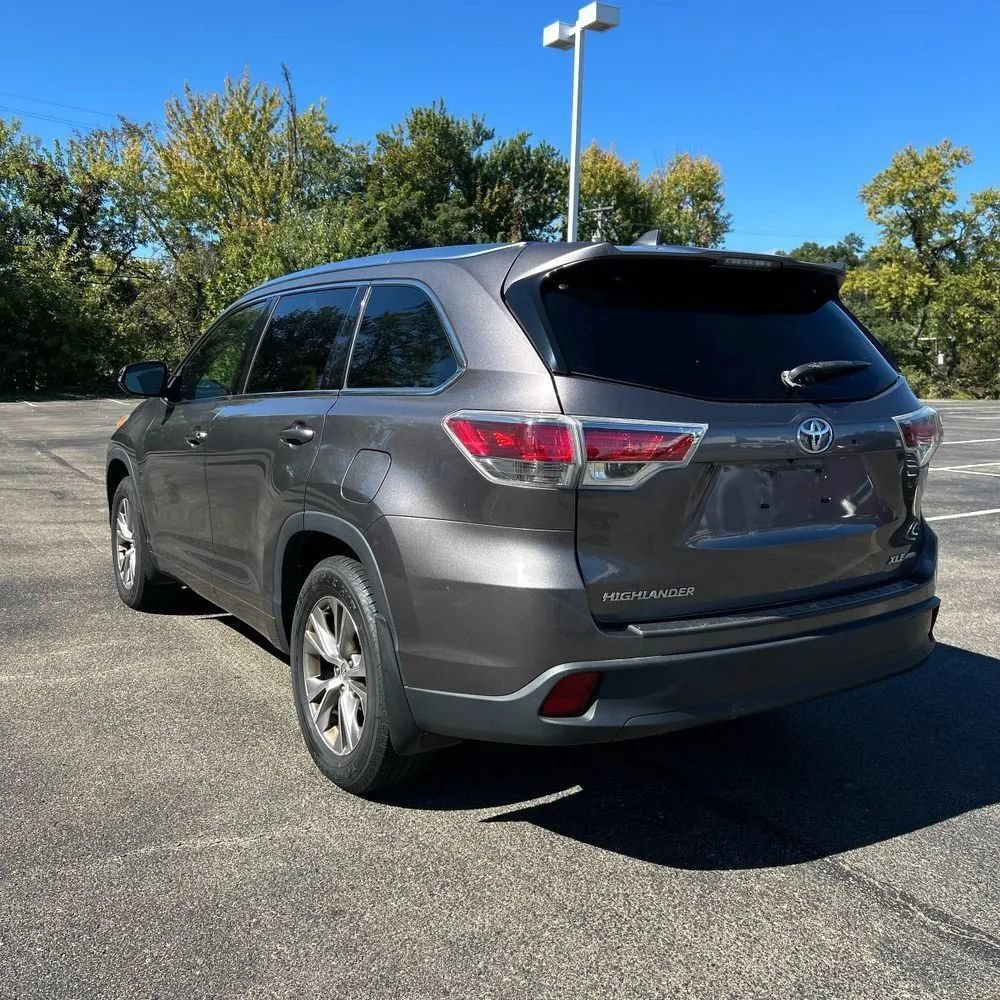 Used 2014 Toyota Highlander XLE AWD/4WD image 5