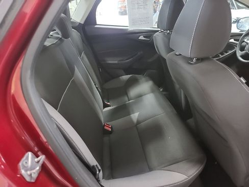 Used 2013 Ford Focus SE w/ SE Winter Pkg image 14