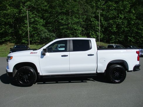 Used 2025 Chevrolet Silverado 1500 LT Trail Boss w/ Convenience Package II AWD/4WD image 8