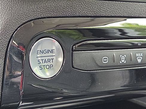 Certified 2025 Ford Escape SE FWD image 20
