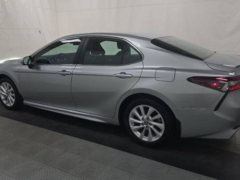 Used 2024 Toyota Camry SE FWD image 3