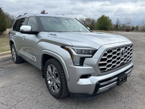 Used 2024 Toyota Sequoia Capstone image 3