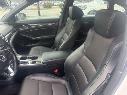 Used 2018 Honda Accord Sport image 12