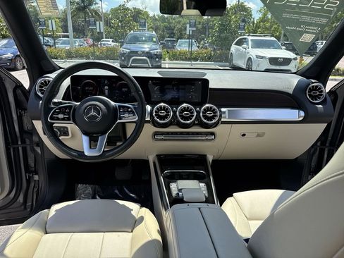 Used 2021 Mercedes-Benz GLB 250 4MATIC image 37