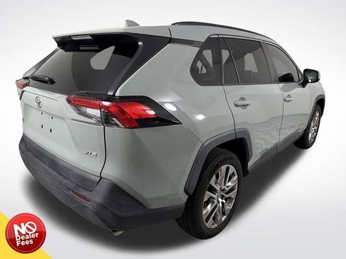 Used 2020 Toyota RAV4 XLE Premium image 3
