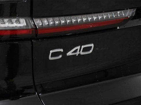 Certified 2023 Volvo C40 Recharge Core image 19