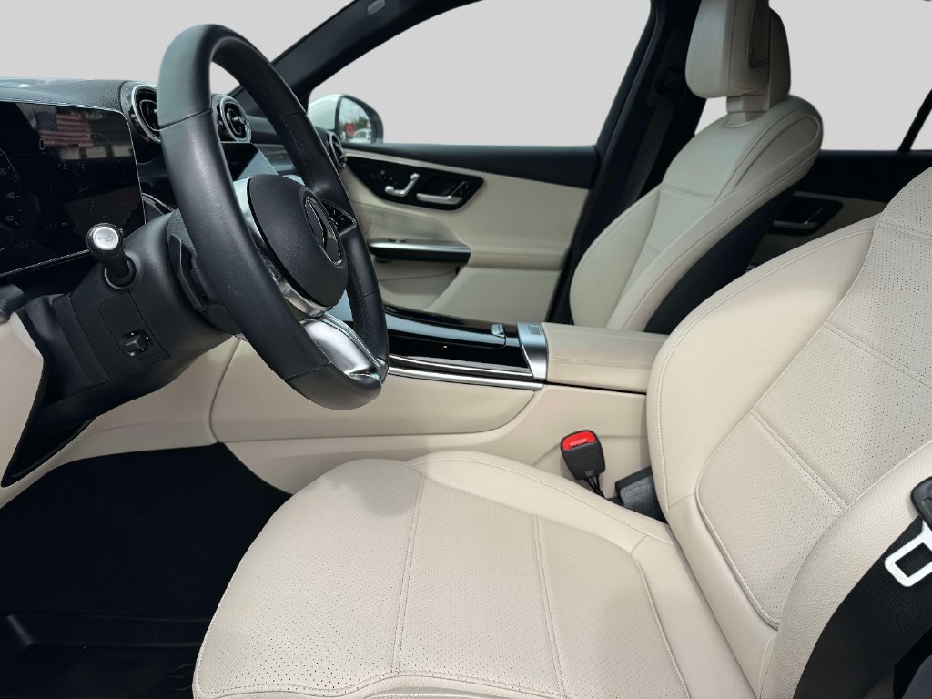 Used 2025 Mercedes-Benz GLC 300 4MATIC image 15