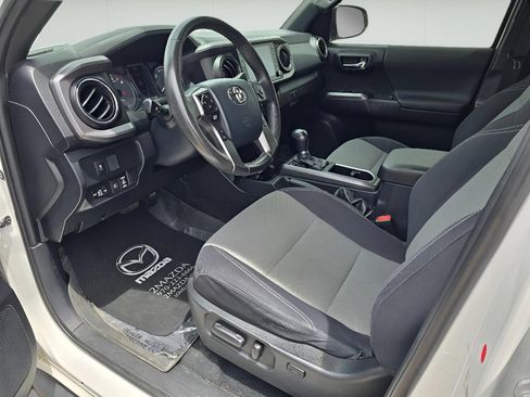 Used 2020 Toyota Tacoma TRD Sport w/ Technology Package AWD/4WD image 14