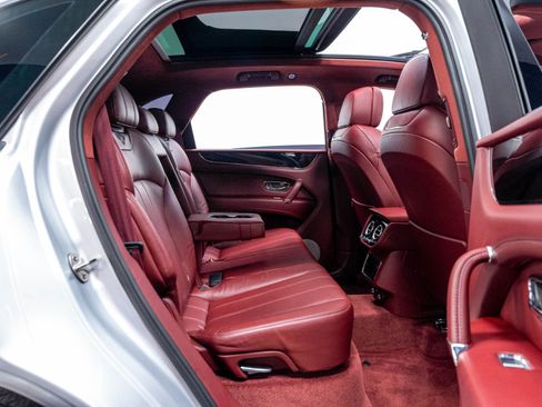 Used 2020 Bentley Bentayga AWD/4WD image 35