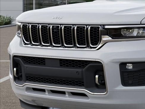 New 2025 Jeep Grand Cherokee L Overland image 11