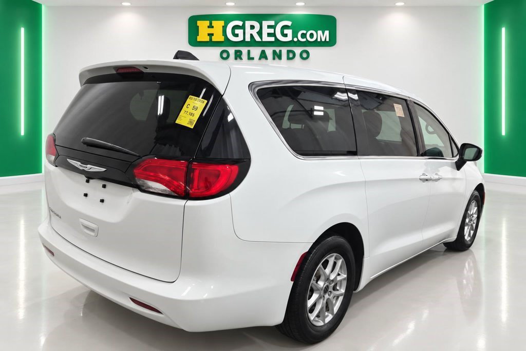 Used 2022 Chrysler Voyager LX FWD image 6