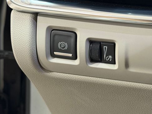 Used 2021 Cadillac XT4 Premium Luxury FWD image 17