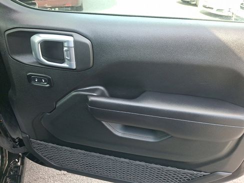 Used 2021 Jeep Wrangler Sport S image 10