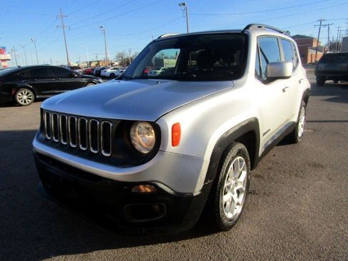 Used 2018 Jeep Renegade Latitude FWD image 1