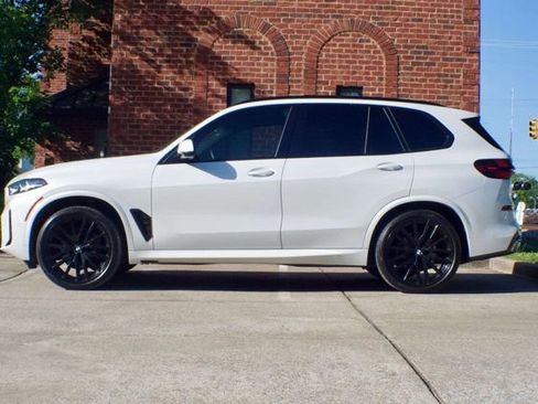 Used 2024 BMW X5 xDrive40i w/ M Sport Package AWD/4WD image 8