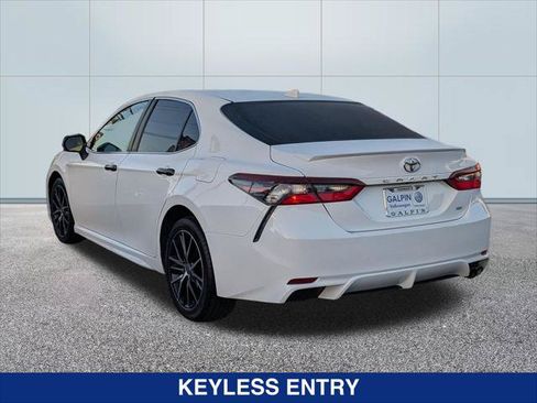 Used 2023 Toyota Camry SE FWD image 3