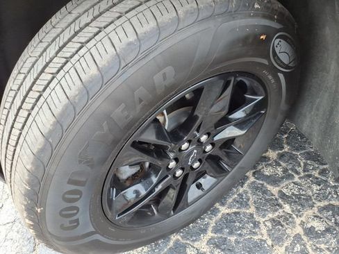 Used 2023 Chevrolet Traverse LT FWD image 15