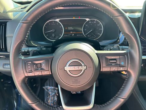 Used 2025 Nissan Pathfinder SV image 28