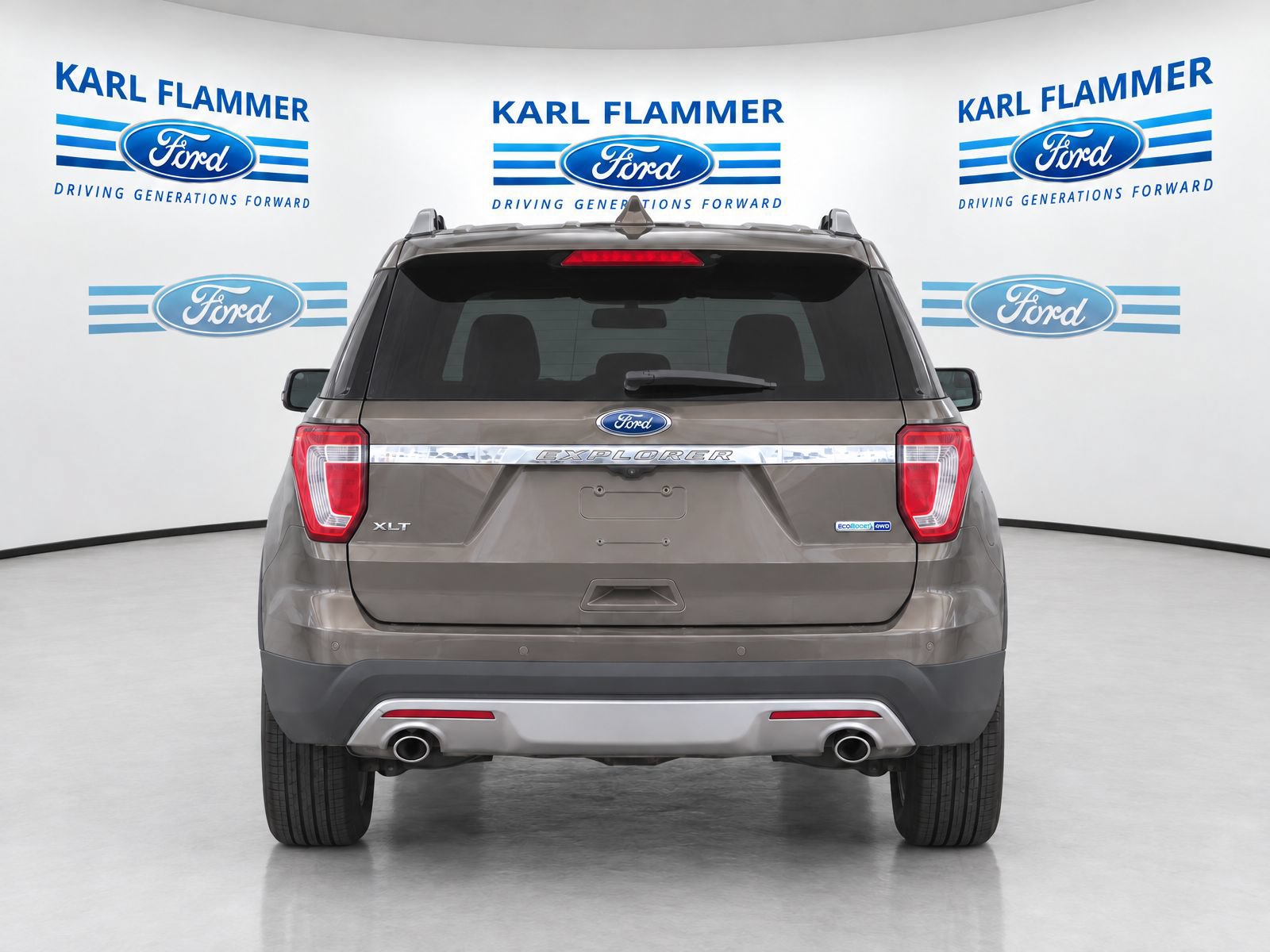 Used 2016 Ford Explorer XLT w/ Equipment Group 202A AWD/4WD image 4