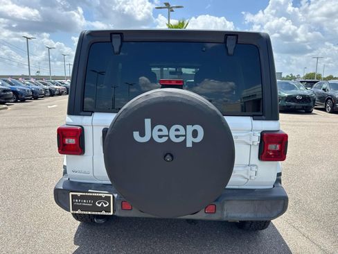 Used 2018 Jeep Wrangler Unlimited Sahara AWD/4WD image 7