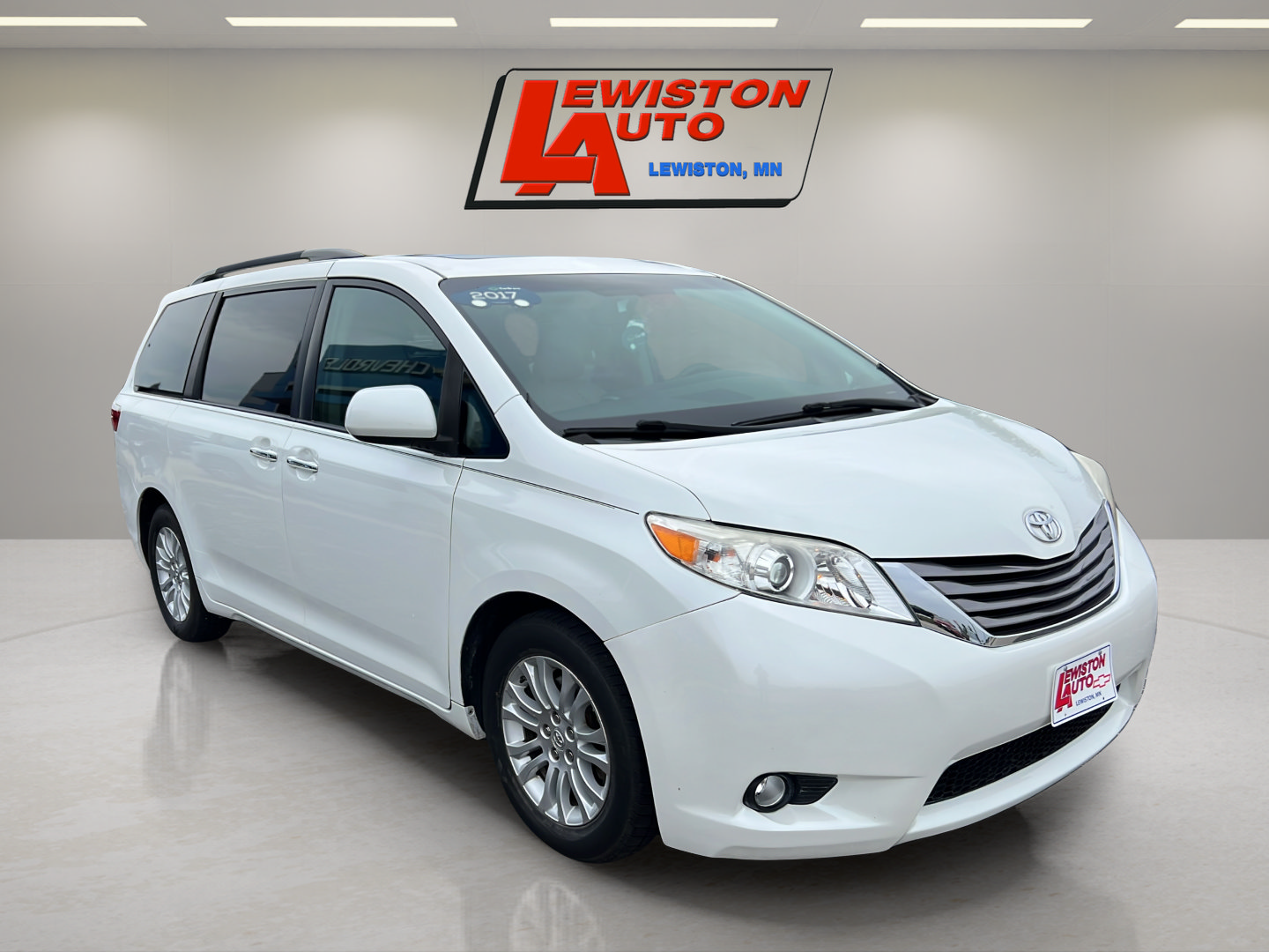 Used 2017 Toyota Sienna XLE FWD image 14