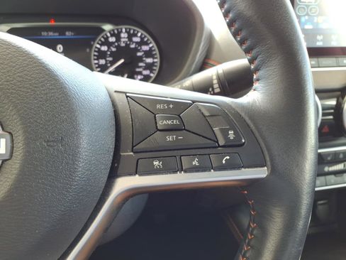 Used 2025 Nissan Sentra SR w/ SR Premium Package FWD image 17