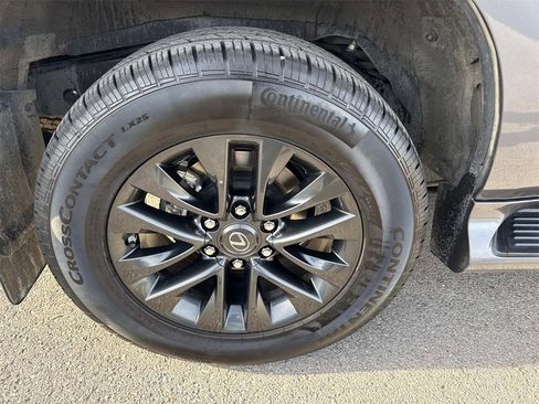 Used 2023 Lexus GX 460 Premium image 11