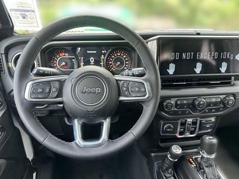New 2026 Jeep Wrangler Unlimited Sahara AWD/4WD image 10