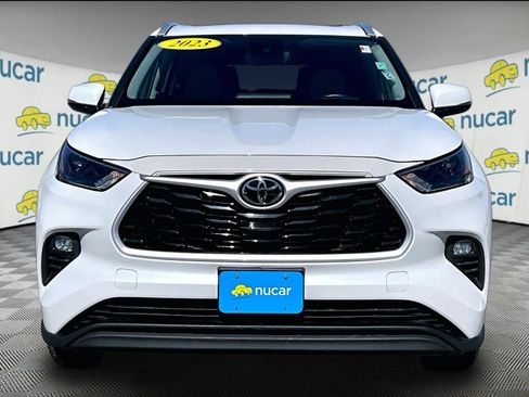 Used 2023 Toyota Highlander XLE image 3