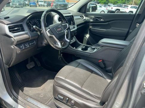 Used 2023 GMC Acadia SLT w/ Technology Package AWD/4WD image 9